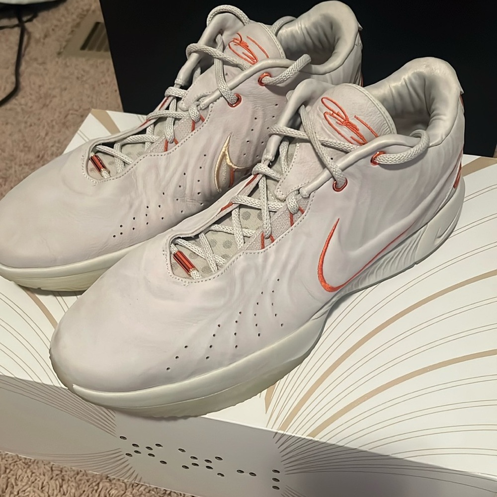 Men’s LeBron XXI
Size 16